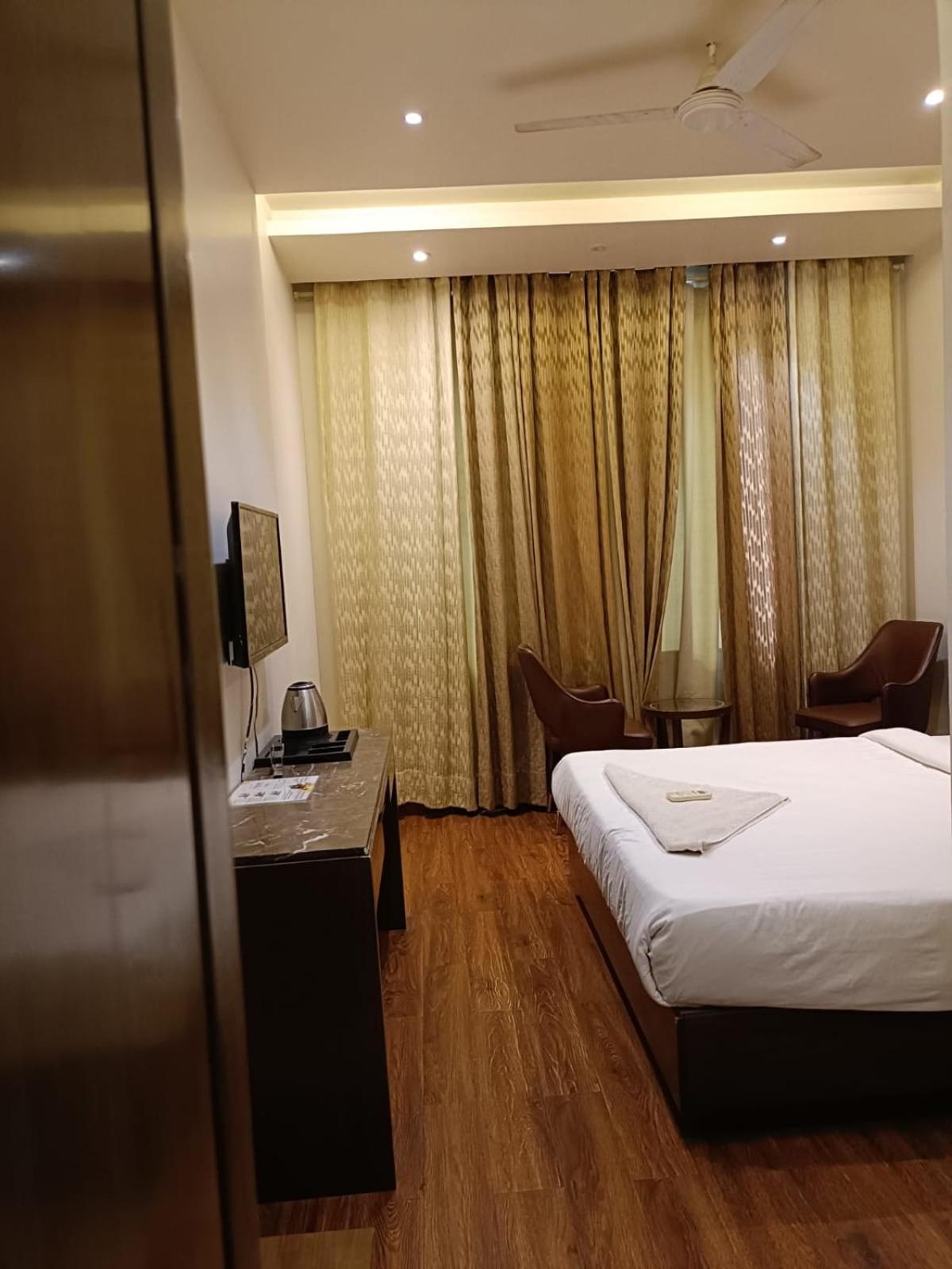 Hotel Parklane Agra (Uttar Pradesh) Buitenkant foto