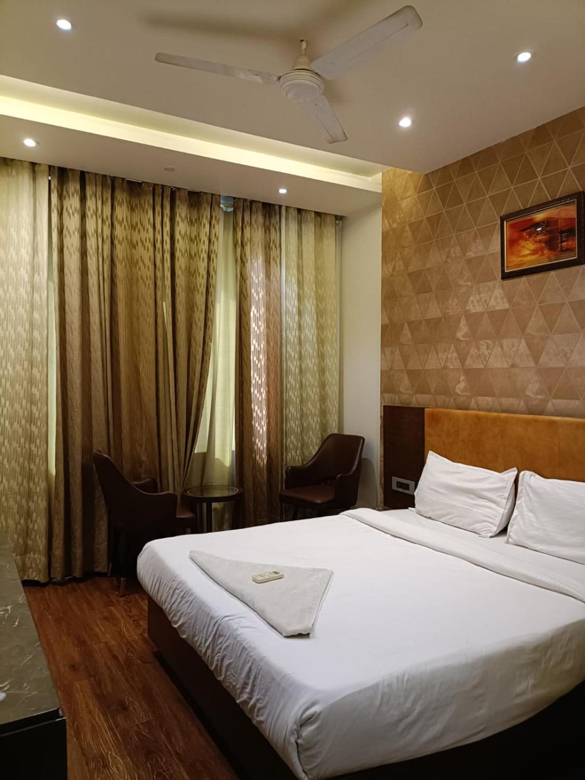 Hotel Parklane Agra (Uttar Pradesh) Buitenkant foto